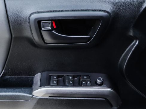 Used 2017 Toyota Tacoma SR5 w/ Tow Package image 29