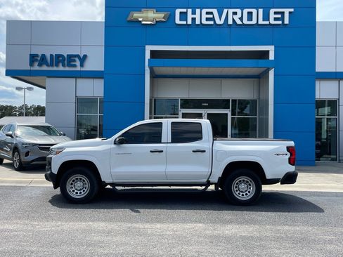 Used 2023 Chevrolet Colorado W/T w/ Advanced Trailering Package AWD/4WD image 2