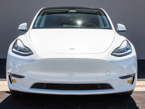 Used 2021 Tesla Model Y Long Range image 4