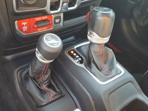 Used 2019 Jeep Wrangler Unlimited Rubicon AWD/4WD image 14