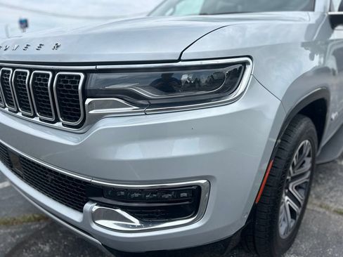 Used 2024 Jeep Wagoneer L Series II w/ Flexible Seating Group AWD/4WD image 6