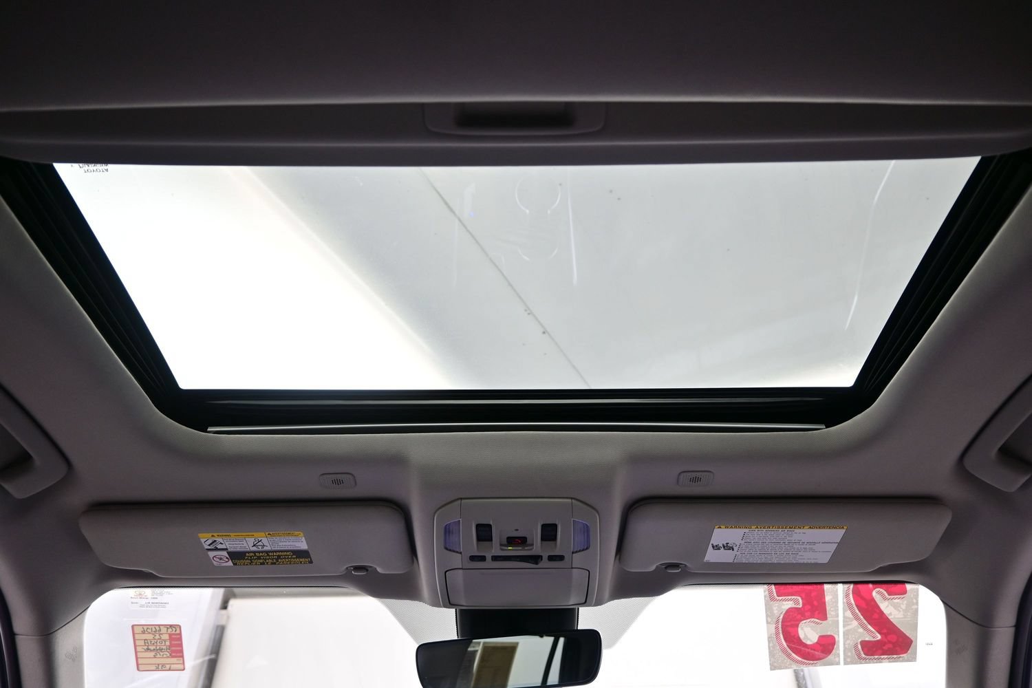 Used 2025 Toyota Highlander XLE AWD/4WD image 19