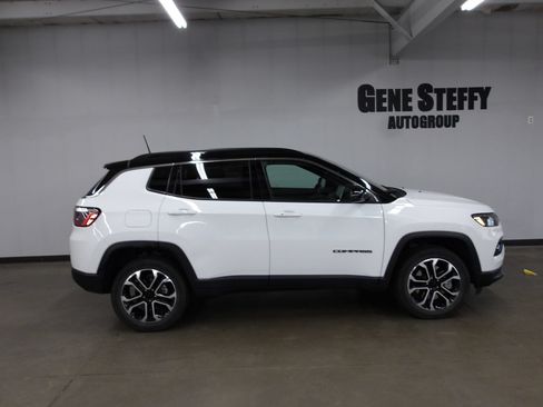 Used 2023 Jeep Compass Limited AWD/4WD image 4