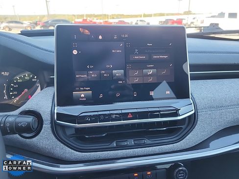 Used 2024 Jeep Compass Latitude image 14