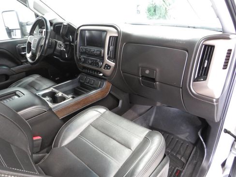 Used 2019 GMC Sierra 3500 Denali w/ Duramax Plus Package AWD/4WD image 6