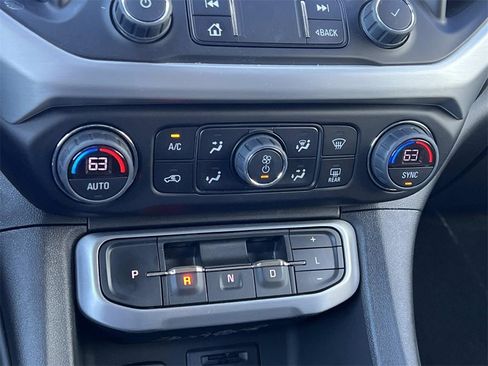 Certified 2023 GMC Acadia SLE w/ Driver Convenience Package image 23