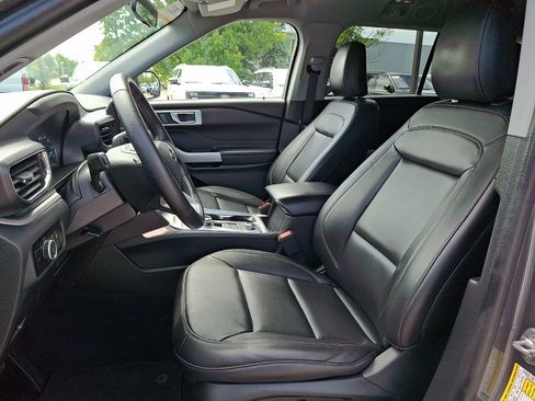 Certified 2023 Ford Explorer XLT w/ Equipment Group 202A AWD/4WD image 17