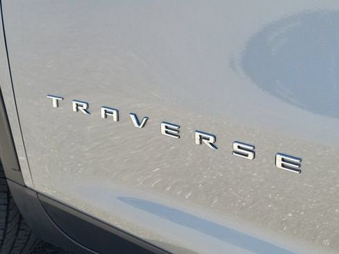 Certified 2025 Chevrolet Traverse LT FWD image 7
