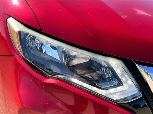 Used 2017 Nissan Rogue SV AWD/4WD image 29