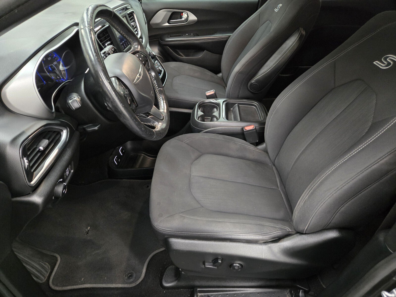 Used 2019 Chrysler Pacifica Touring Plus w/ S Appearance Package FWD image 7