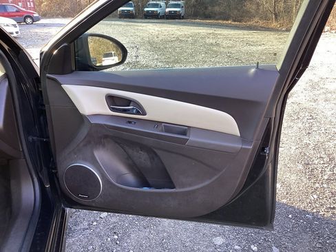 Used 2016 Chevrolet Cruze LT w/ Sun, Sound and Sport Package image 7