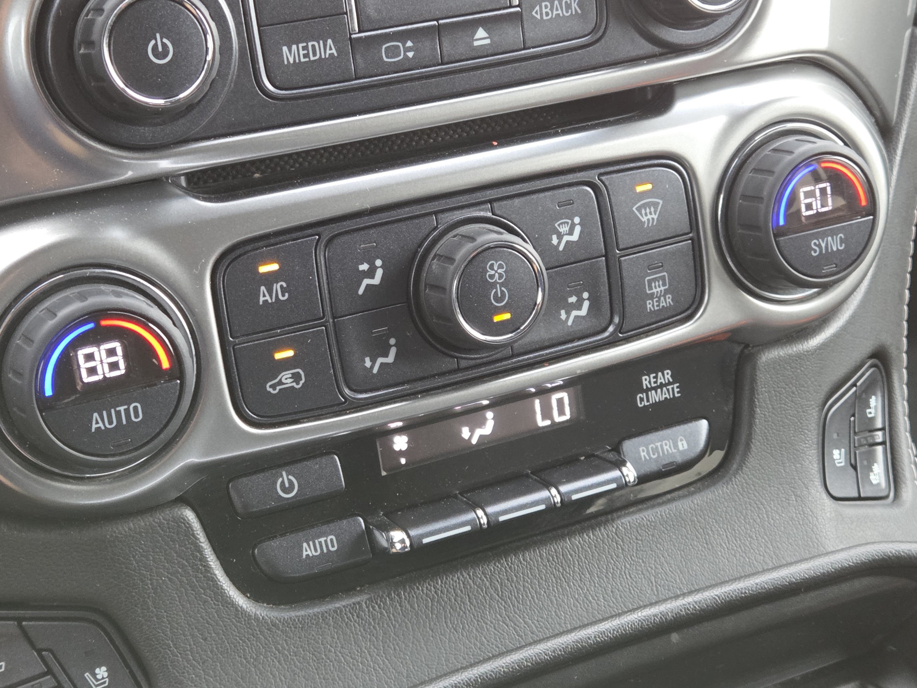 Used 2019 Chevrolet Suburban Premier AWD/4WD image 41