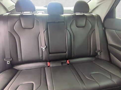 Certified 2025 Hyundai Elantra Limited FWD image 23