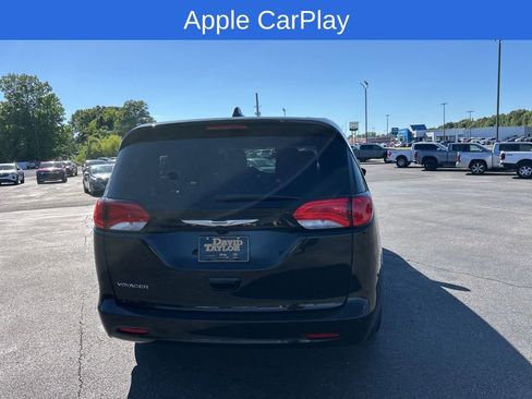 Used 2023 Chrysler Voyager LX FWD image 5