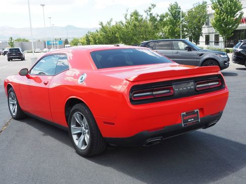 Used 2018 Dodge Challenger SXT RWD image 5