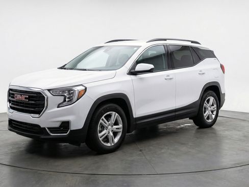 Used 2024 GMC Terrain SLE FWD image 3