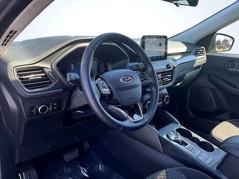 Used 2024 Ford Escape Active AWD/4WD image 2