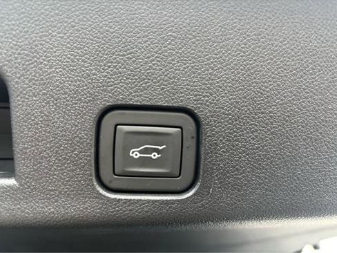Used 2025 Chevrolet Traverse Z71 w/ Driver Confidence Package AWD/4WD image 10