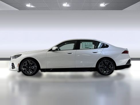 New 2026 BMW i5 eDrive40 w/ M Sport Package image 2