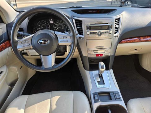 Used 2011 Subaru Outback 2.5i Limited AWD/4WD image 18
