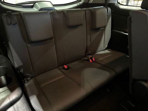 Used 2019 Toyota Highlander LE AWD/4WD image 19