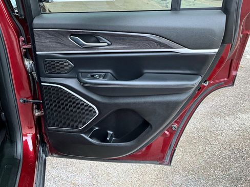 Certified 2022 Jeep Grand Cherokee Limited w/ MOPAR Finishing Package image 19