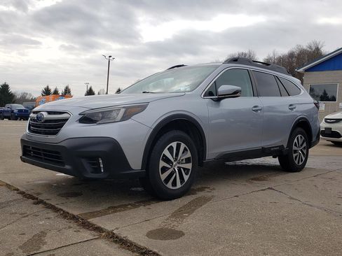 Used 2022 Subaru Outback Premium image 8