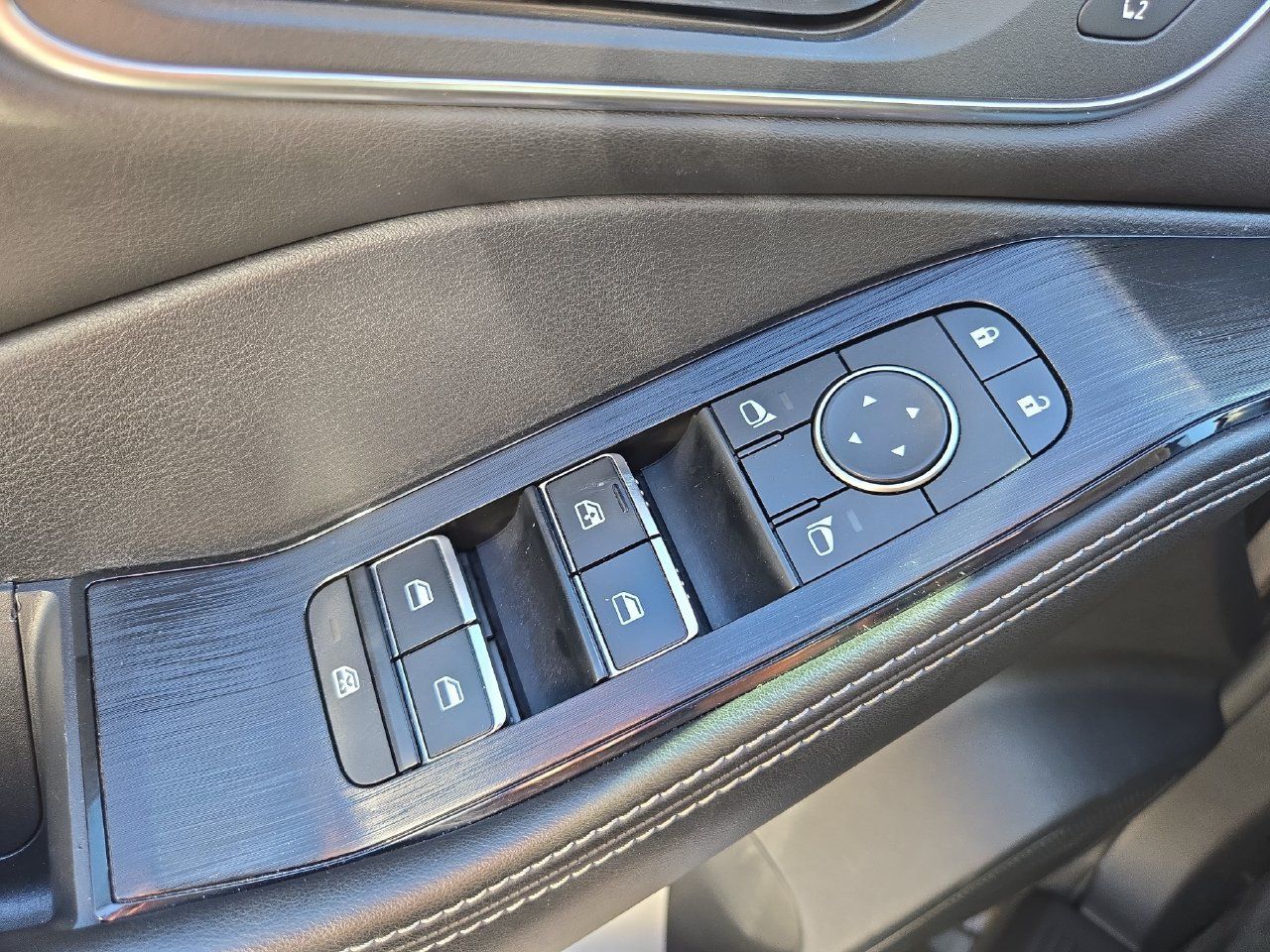 Used 2022 Nissan Rogue Platinum w/ Head-Up Display Package FWD image 24