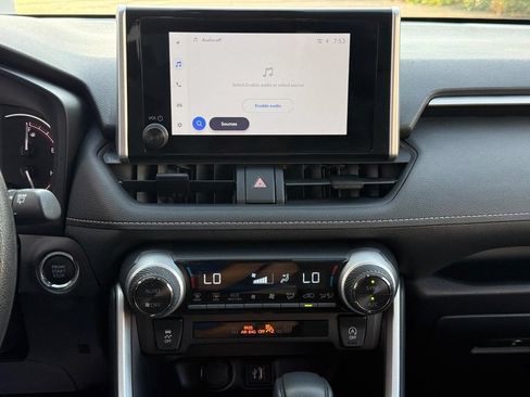 Used 2025 Toyota RAV4 XLE AWD/4WD image 19