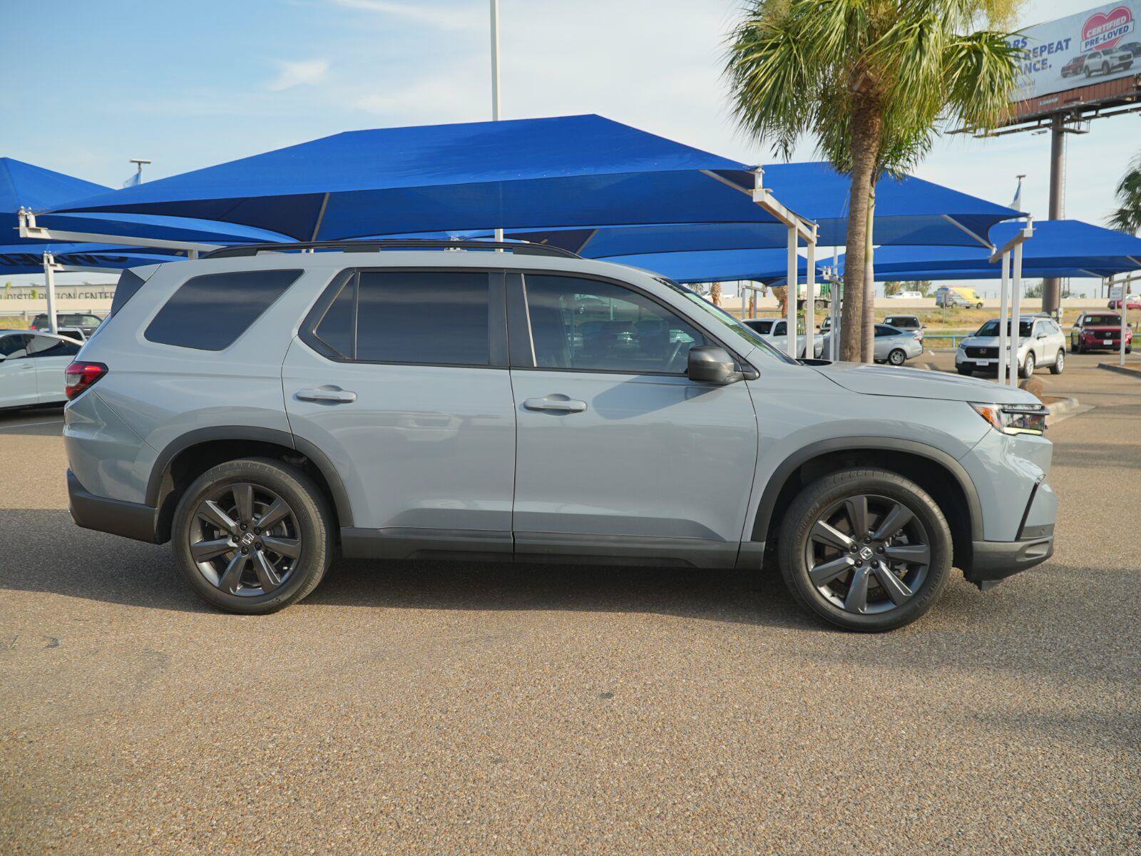 Used 2025 Honda Pilot Sport image 5