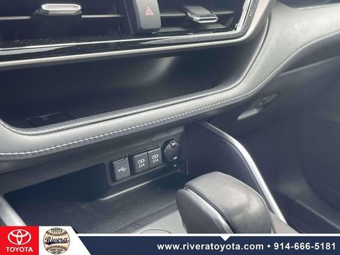 Used 2021 Toyota Highlander XLE AWD/4WD image 30