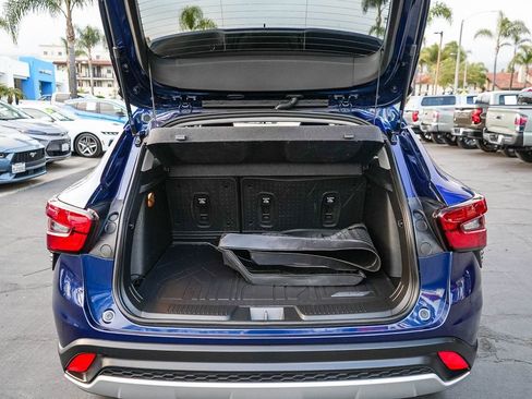 Used 2024 Chevrolet Trax LT w/ Driver Confidence Package FWD image 23
