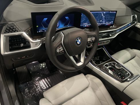 Used 2025 BMW X5 xDrive50e w/ Premium Package image 13