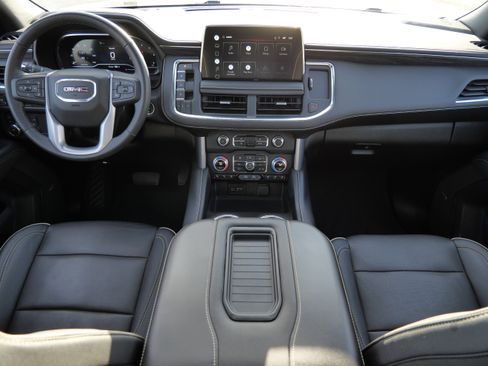 Used 2022 GMC Yukon XL SLT w/ SLT Premium Package image 15