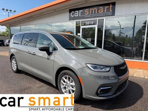 Used 2023 Chrysler Pacifica Touring-L FWD image 1