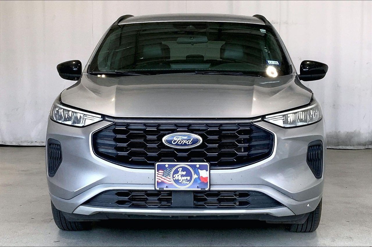 Used 2024 Ford Escape ST-Line w/ Tech Pack #1 FWD image 3