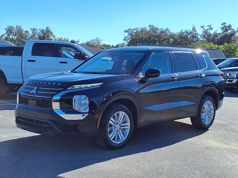 Used 2024 Mitsubishi Outlander ES image 3