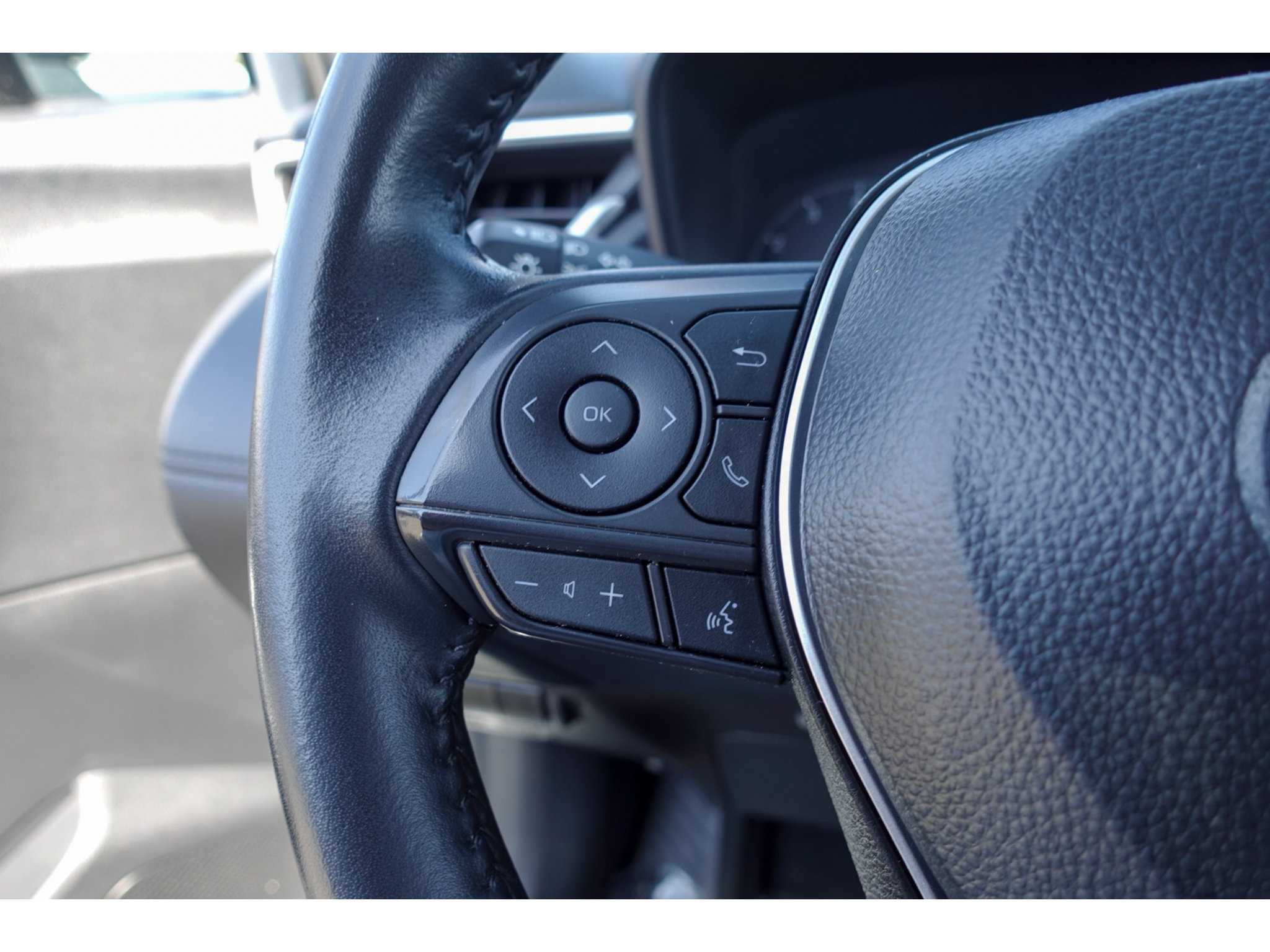 Certified 2025 Toyota Corolla Cross LE FWD image 14
