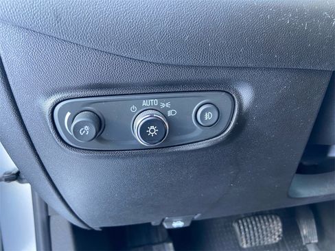 Used 2022 Chevrolet Equinox Premier image 18