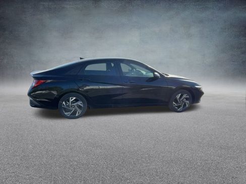 Used 2025 Hyundai Elantra SEL image 25