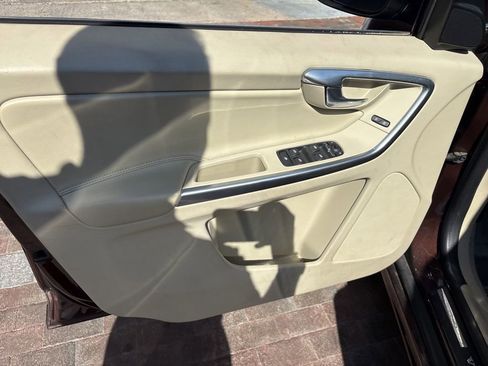 Used 2016 Volvo XC60 T6 w/ Proximity Package AWD/4WD image 12