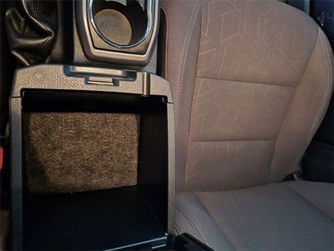 Used 2019 Toyota Tacoma TRD Sport image 36