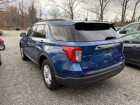 Used 2022 Ford Explorer XLT AWD/4WD image 2