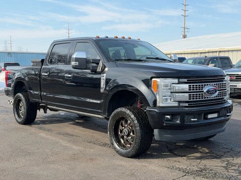 Used 2017 Ford F250 Platinum w/ Platinum Ultimate Package image 3