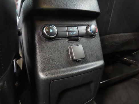 Used 2016 Ford Explorer XLT w/ Equipment Group 202A AWD/4WD image 14