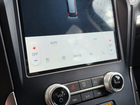 Used 2022 Ford Edge Titanium image 35