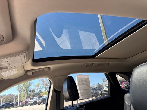 Used 2020 Ford Escape Titanium image 6