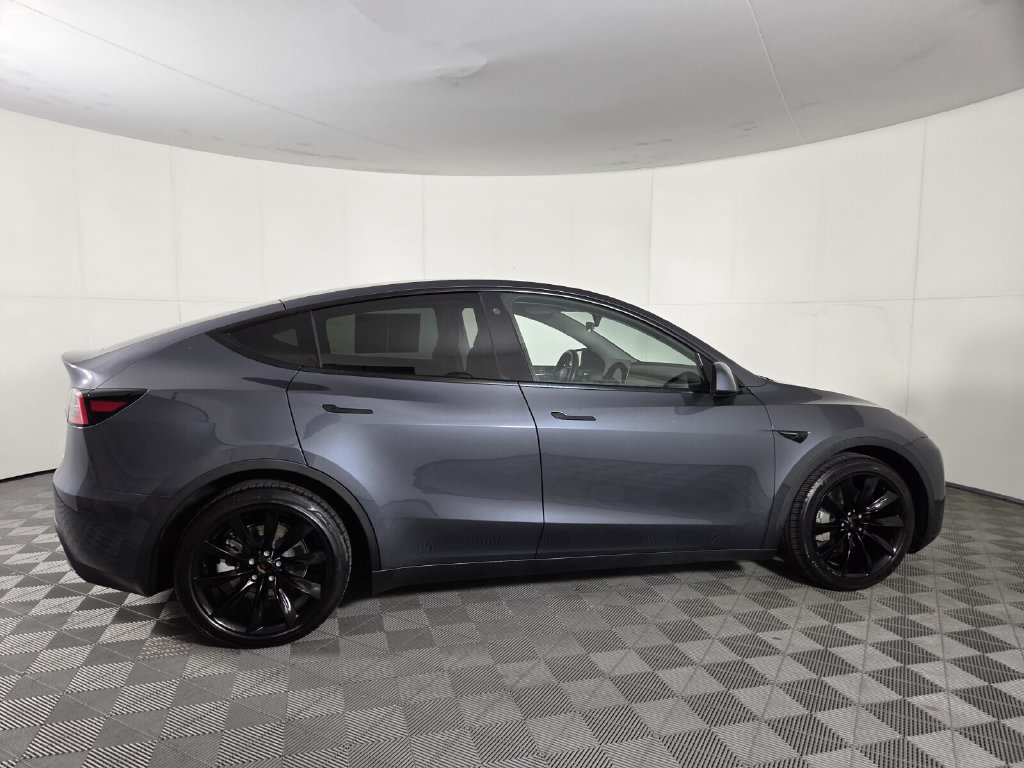 Used 2023 Tesla Model Y AWD image 34