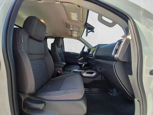 Used 2025 Nissan Frontier SV image 19