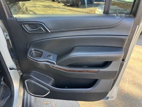 Used 2016 Chevrolet Suburban LT image 19
